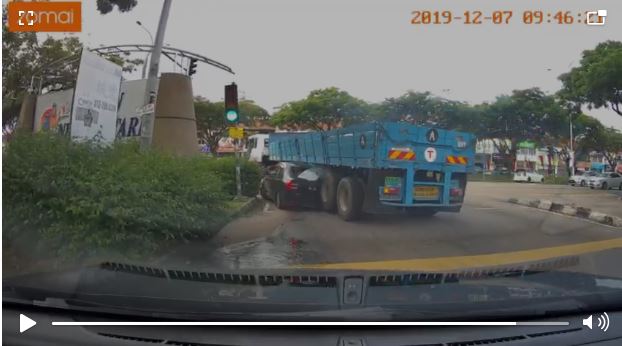 Car-Lorry accident Malaysia 2019